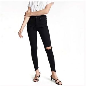 Levi's Mile High Super Skinny Black Frayed Jean. Size 27